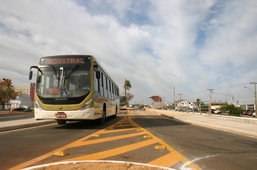 É o corredor de ônibus?