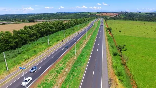 Novos radares na GO-020 entre Goiânia e Bela Vista de Goiás vão fiscalizar toda a rodovia, incluindo o acostamento, para aumentar a segurança e coibir infrações de trânsito
