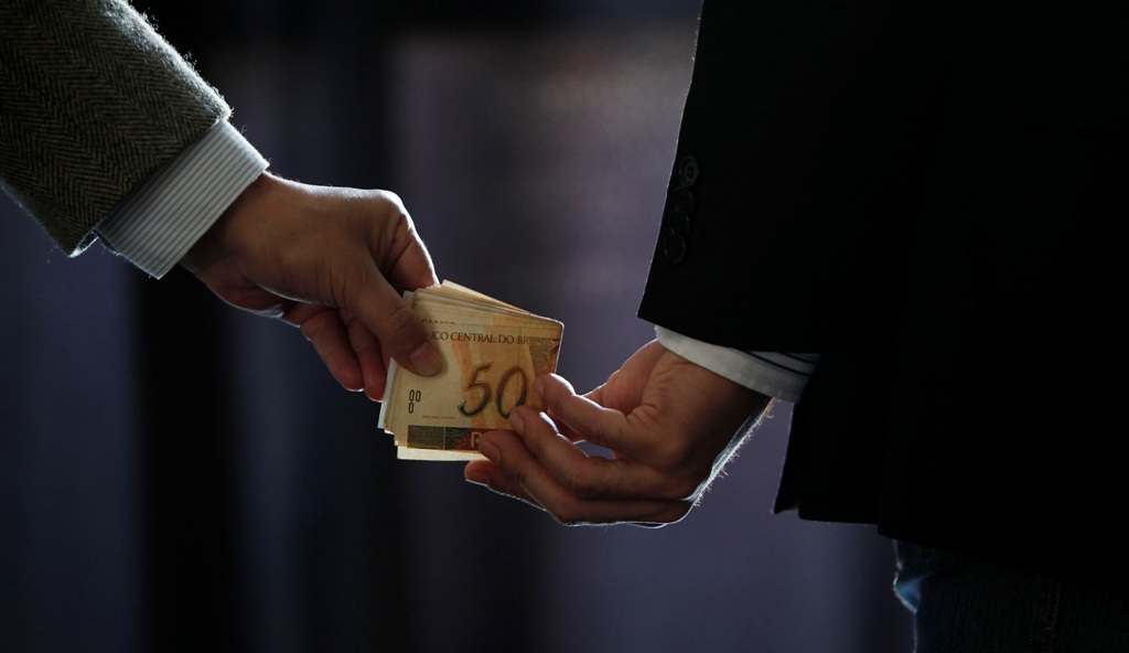 Em 2025, o Brasil manteve sua pior colocação histórica no Índice de Percepção da Corrupção, com 35 pontos. O país ocupa a 107ª posição entre 182 nações avaliadas, repetindo a segunda pior nota da série histórica