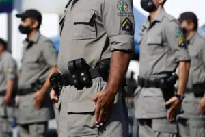O Ministério Público Eleitoral (MPE) de Goiás expediu uma recomendação para agentes públicos, militares e pré-candidatos no estado, orientando que não utilizem fardas, uniformes ou qualquer símbolo institucional em suas campanhas eleitorais