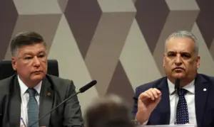 Relatório final da CPMI do INSS deve pedir indiciamento de mais de 200 pessoas e trazer documento com mais de 5 mil páginas, incluindo nomes ligados ao governo.