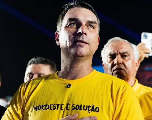Flávio Bolsonaro inicia pré-campanha no Nordeste e mira ampliar base