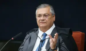 Decisão de Flávio Dino suspende quebras de sigilo aprovadas pela CPMI do INSS e provoca reação de deputados, que criticam interferência nas investigações