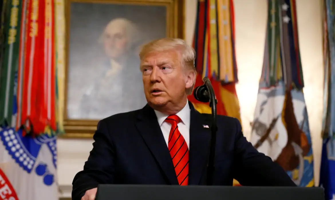 EUA avaliam classificar PCC e Comando Vermelho como terroristas, o que pode impactar o sistema financeiro global e gerar tensões com o Brasil