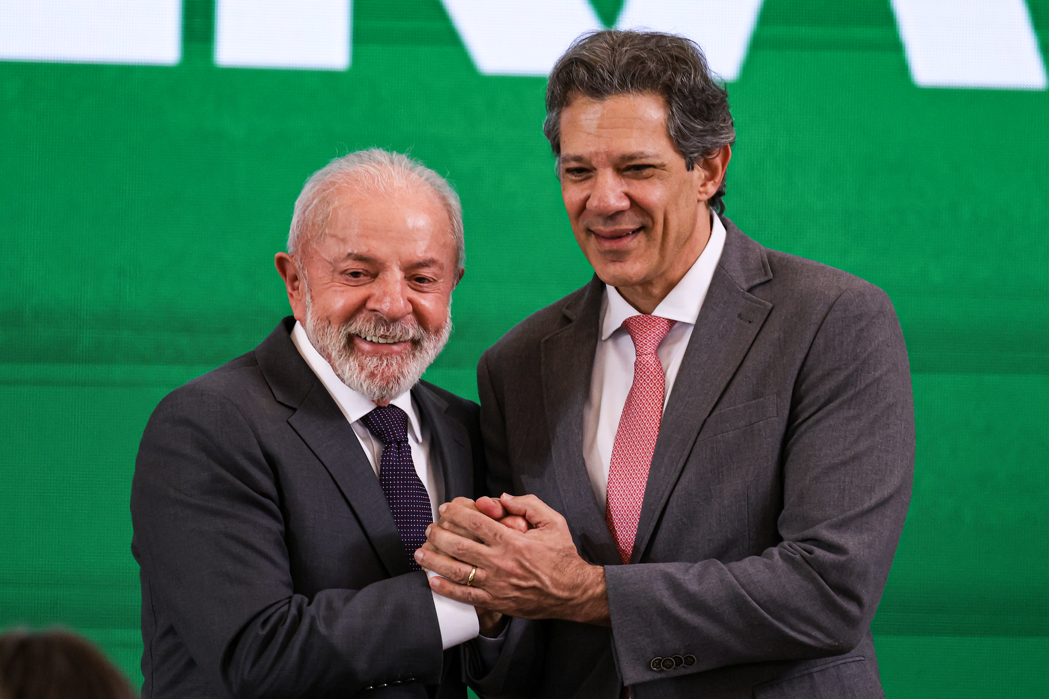 Lula afirma que governo vai anunciar medida para reduzir impacto da taxa das blusinhas em compras de até US$ 50 e aliviar preços para consumidores