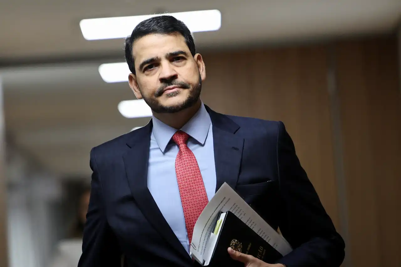 Jorge Messias passa por sabatina no Senado nesta quarta-feira 29 para vaga no STF e deve defender código de ética no Supremo, além de se posicionar contra o aborto durante a sessão