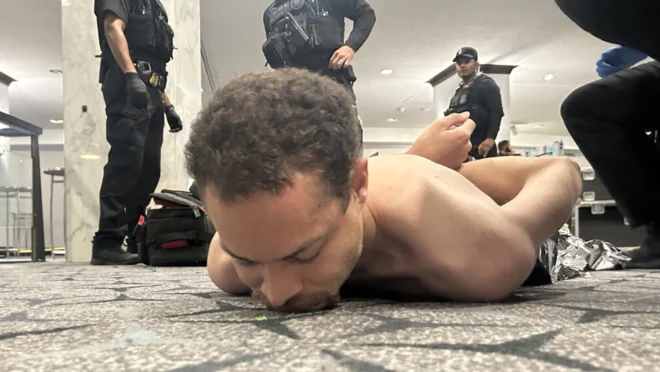 Ataque contra Trump durante jantar oficial em Washington termina com suspeito preso, agente ferido e reforço máximo na segurança da Casa Branca.