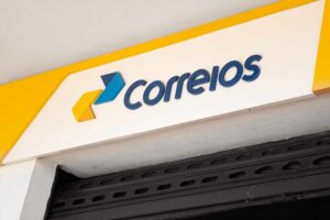 Correios registraram prejuízo de R$ 8,5 bilhões em 2025, acumulando 14 trimestres seguidos de rombo e quatro anos consecutivos de déficit financeiro.