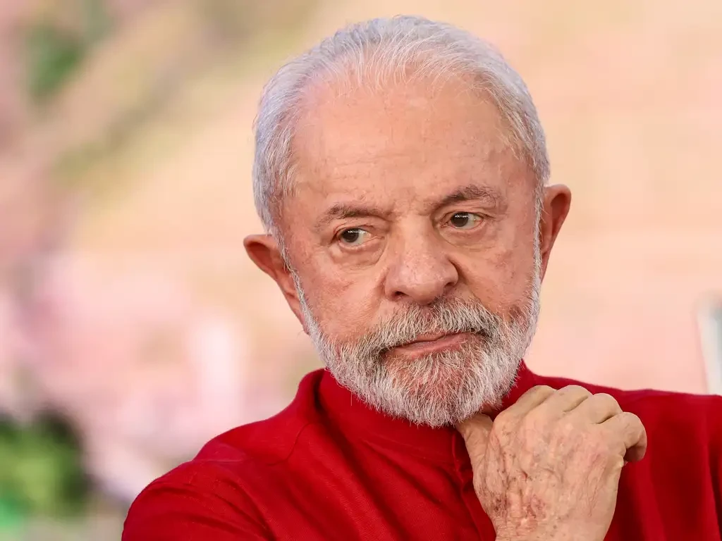 Pesquisa nacional aponta rejeição de 47% ao presidente Lula entre eleitores que o conhecem e revela alto nível de familiaridade da população com o chefe do Executivo