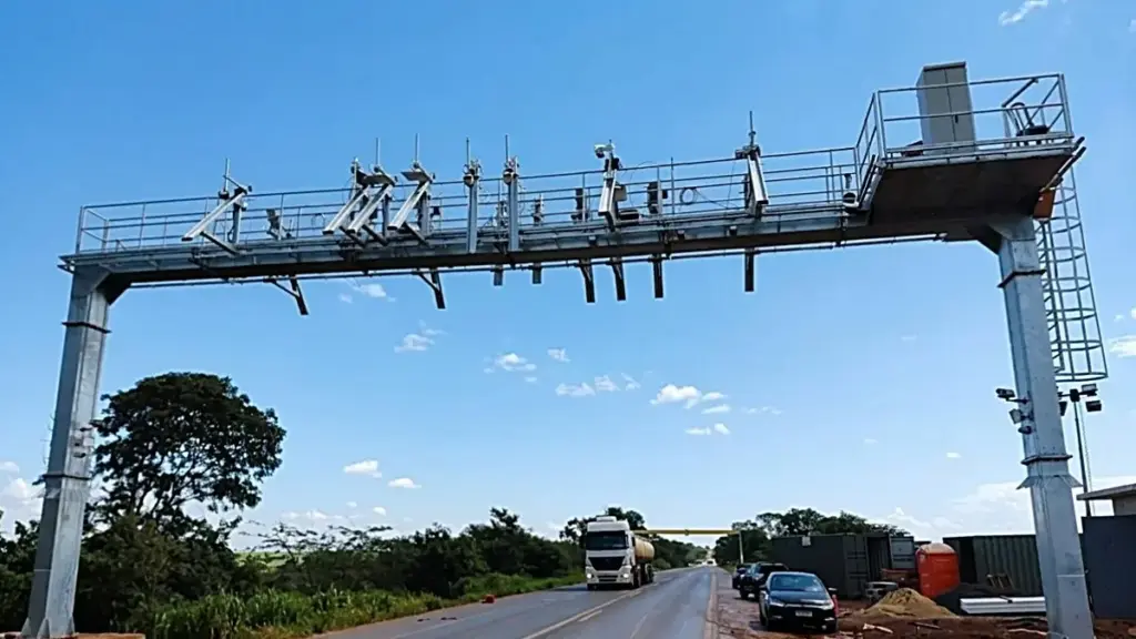 Pedágio free flow tem multas suspensas em todo o país