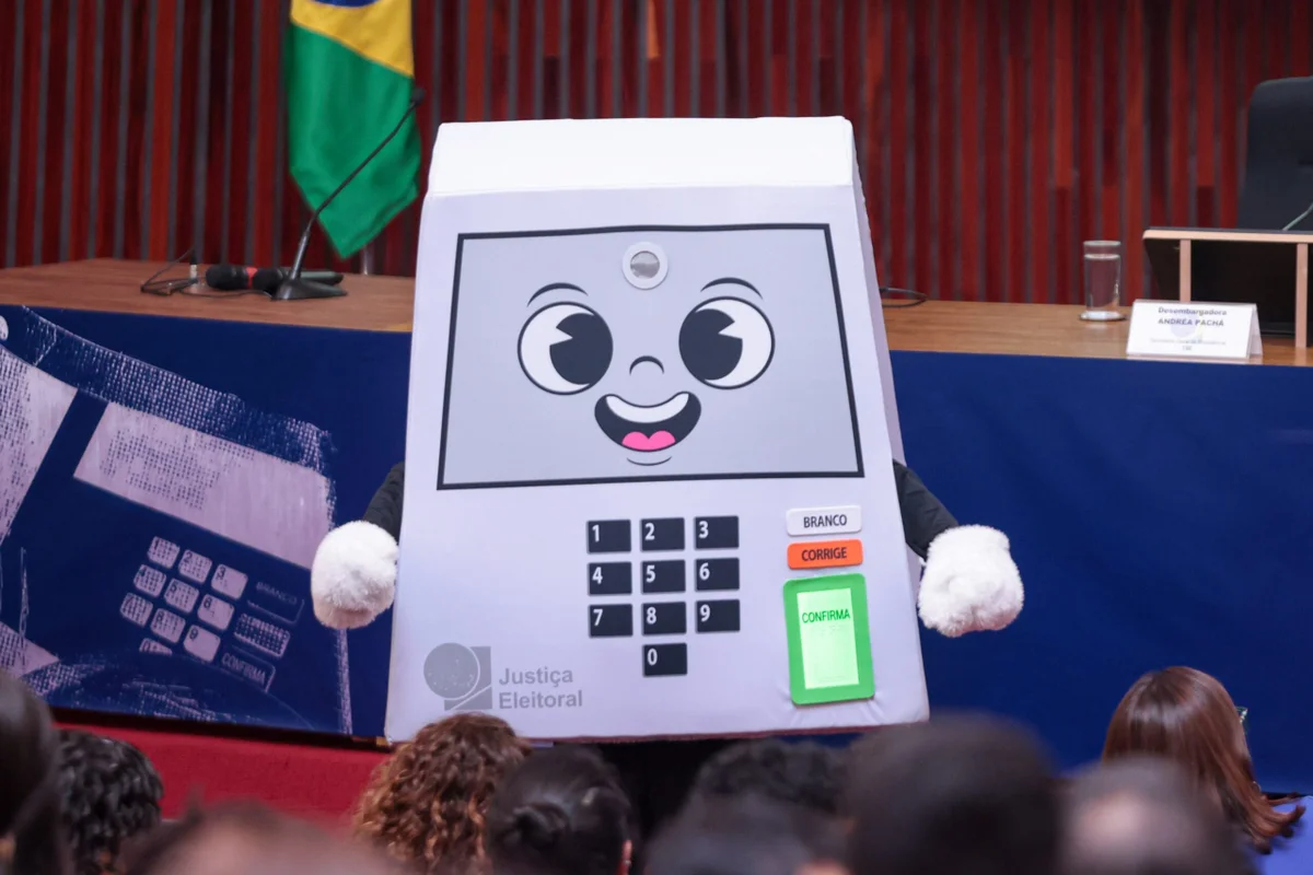 Mascote Pilili do TSE foi criada dentro de contrato de R$ 6 milhões por ano com agência responsável por campanhas institucionais.