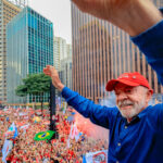 Lula é reeleito presidente do Brasil em virada histórica