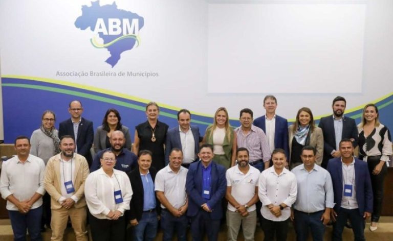 1D – Celina discute sobre saúde e mobilidade com novos prefeitos do Entorno