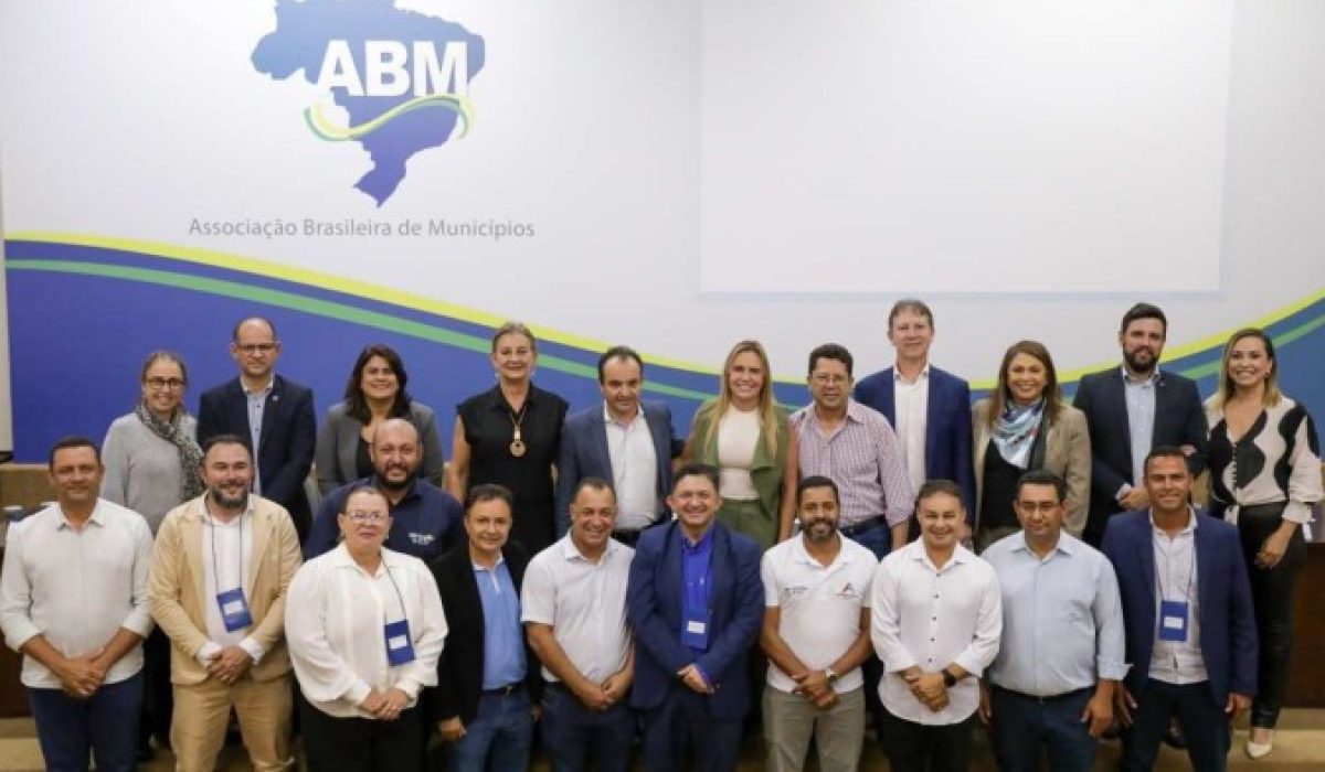 1D – Celina discute sobre saúde e mobilidade com novos prefeitos do Entorno