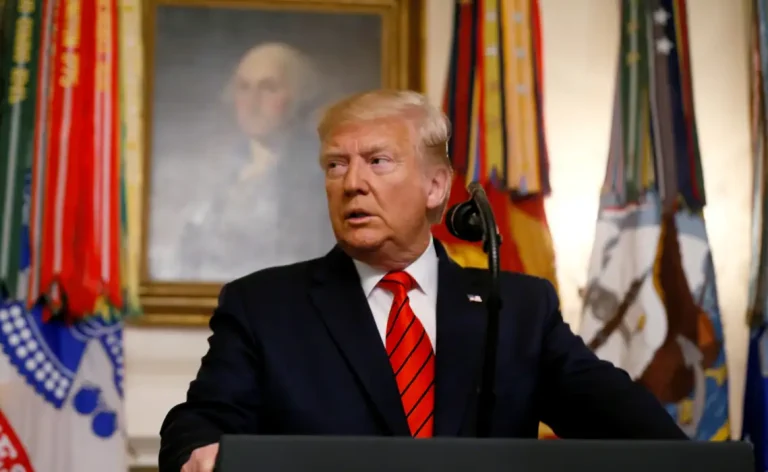 EUA avaliam classificar PCC e Comando Vermelho como terroristas, o que pode impactar o sistema financeiro global e gerar tensões com o Brasil