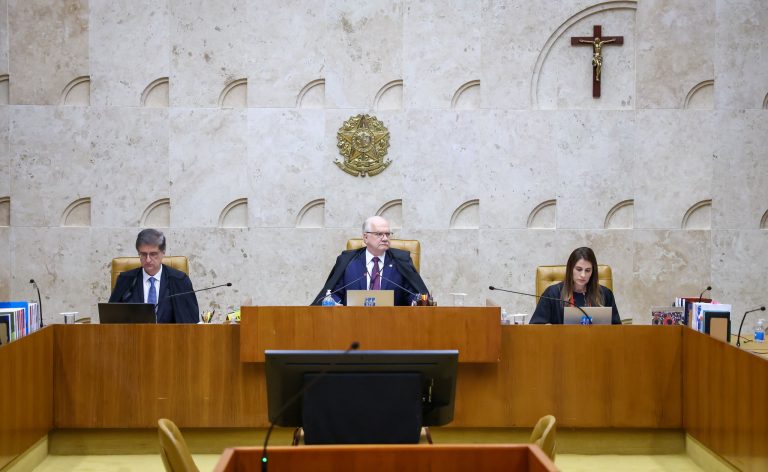 Corte reconheceu repercussão geral da controvérsia sobre profissionais que já exerciam as funções antes da Emenda Constitucional 51/2006
