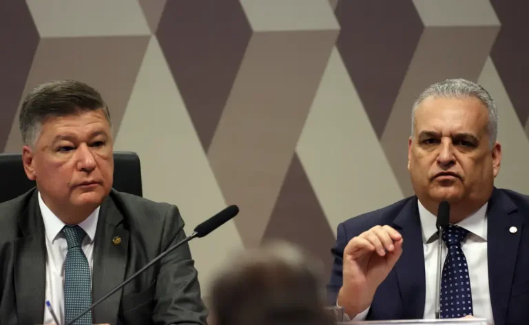 Relatório final da CPMI do INSS deve pedir indiciamento de mais de 200 pessoas e trazer documento com mais de 5 mil páginas, incluindo nomes ligados ao governo.