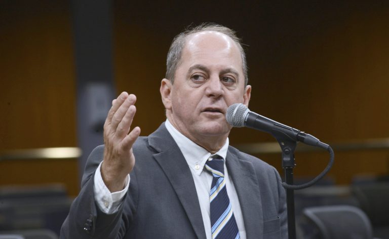 Deputado Gugu Nader se filia ao PSDB na reta final da janela partidária, com apoio de Marconi Perillo e após deixar a base governista em Goiás