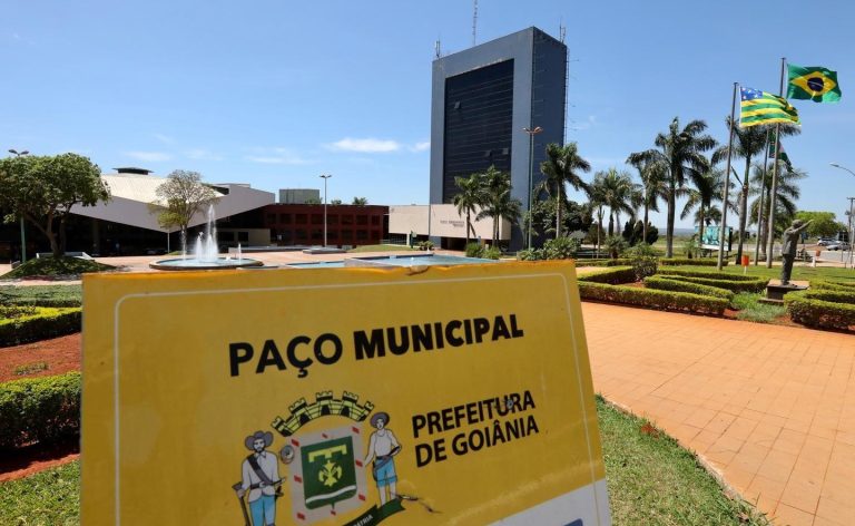 Prefeitura de Goiânia bloqueia R$ 94,7 milhões em emendas impositivas e gera polêmica com vereadores. Críticas surgem sobre atrasos e a aplicação das determinações do STF.