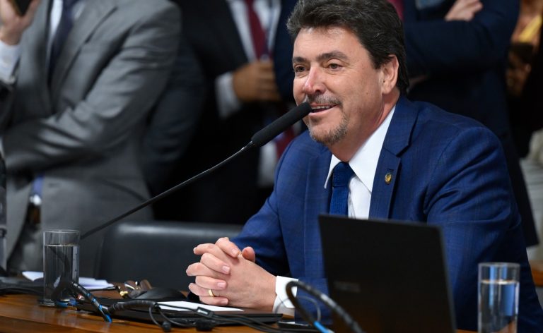 Projeto de lei do senador goiano quer incluir no currículo do ensino fundamental e médio noções de prevenção, leitura de alertas e protocolos de evacuação para preparar a população antes dos desastres