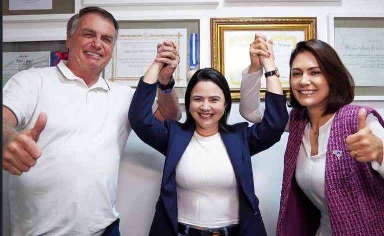 Jair Bolsonaro, Yvelônia e Michelle Bolsonaro