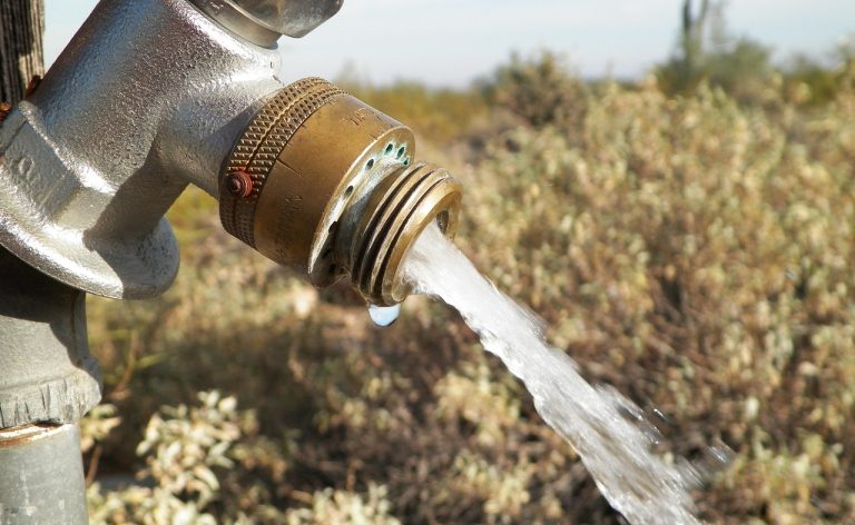 AGR autoriza reajuste de 4,845% na tarifa de água em Goiás; novos valores da Saneago e BRK passam a valer em 1º de abril.