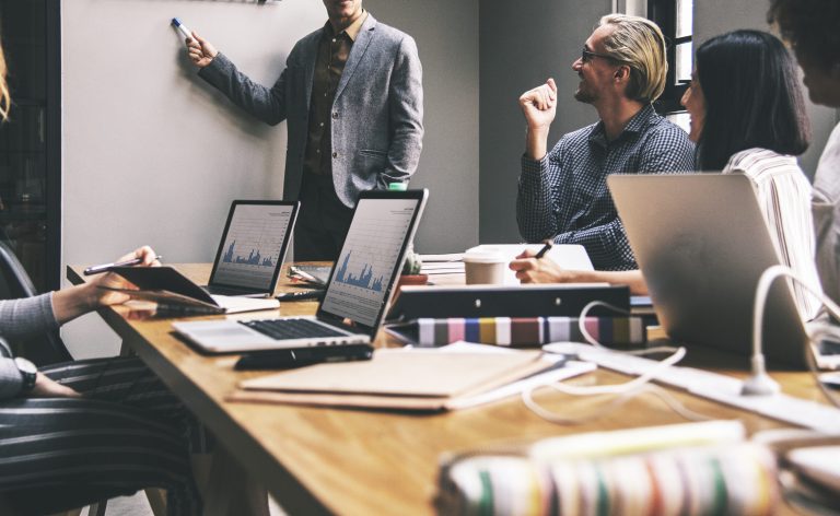 Novo CNPJ alfanumérico começa em julho de 2026 para novas empresas no Brasil e ampliará combinações com letras e números.