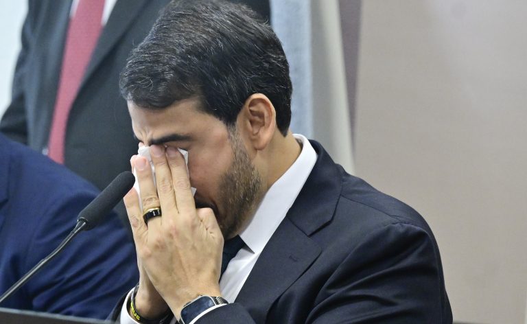 Rejeição de Jorge Messias ao STF revela divisão na base aliada, com votos contrários no Senado e articulações políticas que ampliam a crise no governo