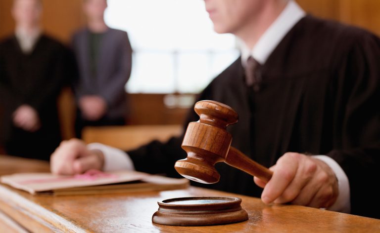 CNJ determina cumprimento da quarentena de 3 anos e proíbe juízes e desembargadores aposentados de advogar no TJGO antes do prazo constitucional.