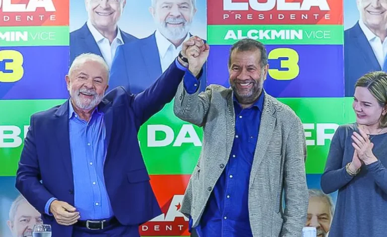 Carlos Lupi é citado em delação premiada sobre esquema de descontos ilegais no INSS, envolvendo ex-dirigentes do órgão e causando desgaste político no governo Lula.