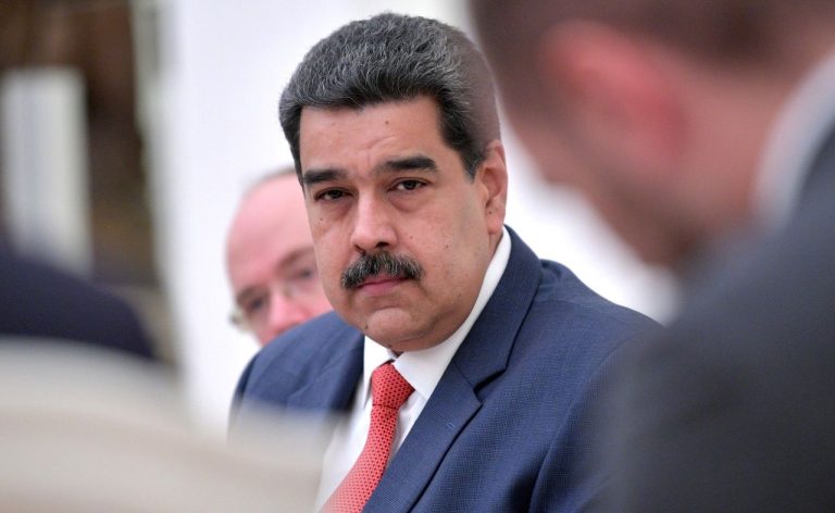 Mais de 10 mil execuções extrajudiciais foram registradas na Venezuela desde 2013, segundo Provea. Em 2025, jovens e líderes sociais foram os mais afetados, enquanto desaparecimentos forçados e violações de direitos humanos aumentaram significativamente.